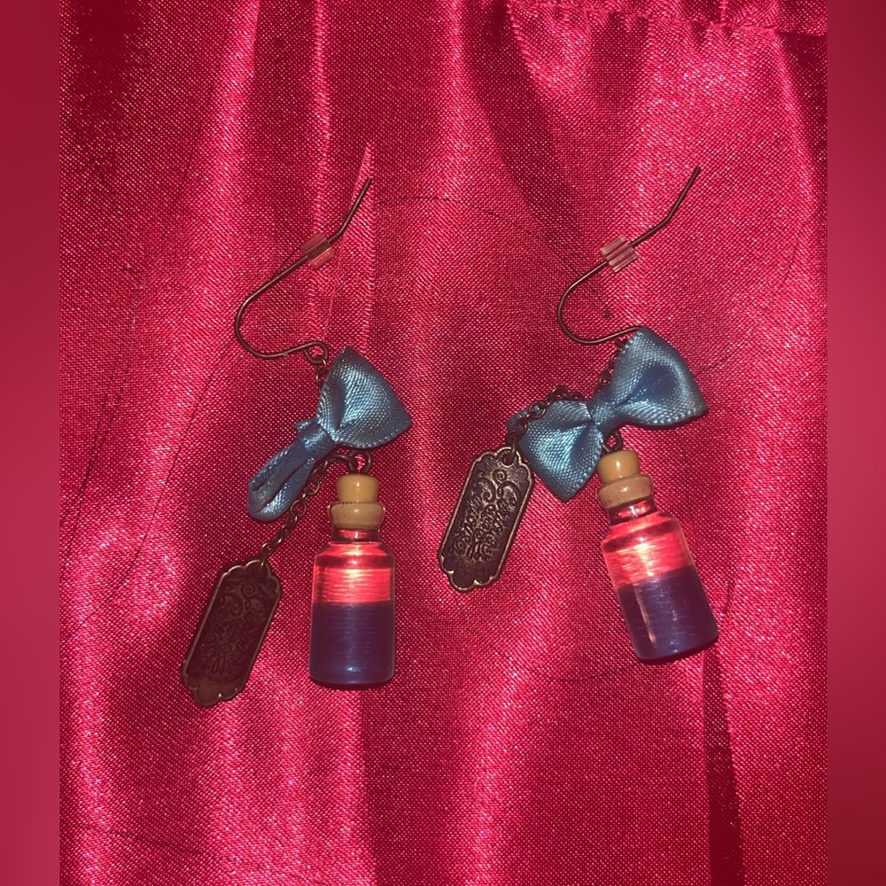 “Drink me” wonderland earrings